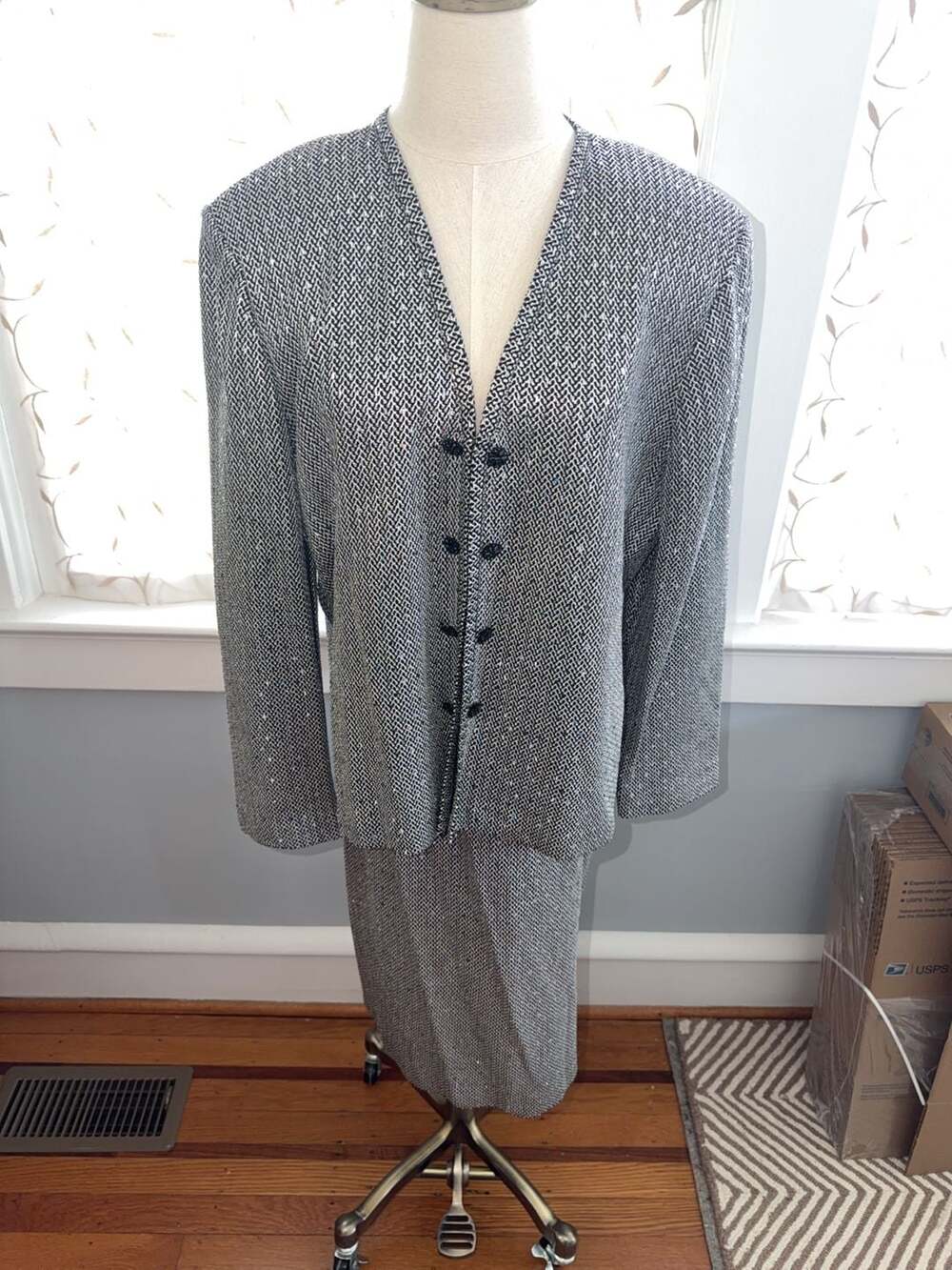 St. John Evening Black and White Sparkle Knit Skirt Suit Set Size 14/10